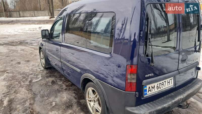 Минивэн Opel Combo 2005 в Коростене