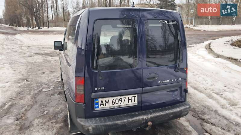 Минивэн Opel Combo 2005 в Коростене