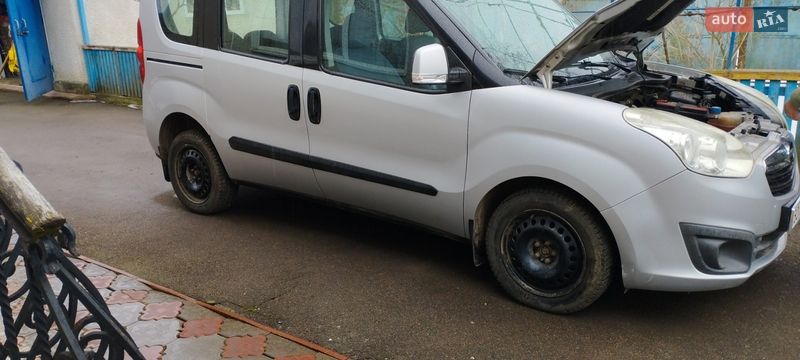 Мінівен Opel Combo 2012 в Коломиї