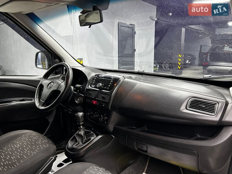 Мінівен Opel Combo 2014 в Чернівцях