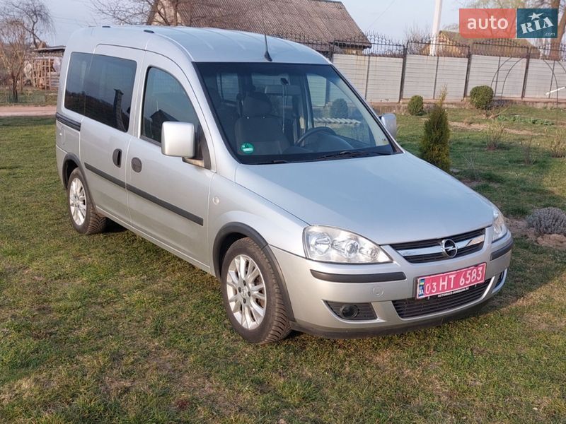 Минивэн Opel Combo 2011 в Нововолынске