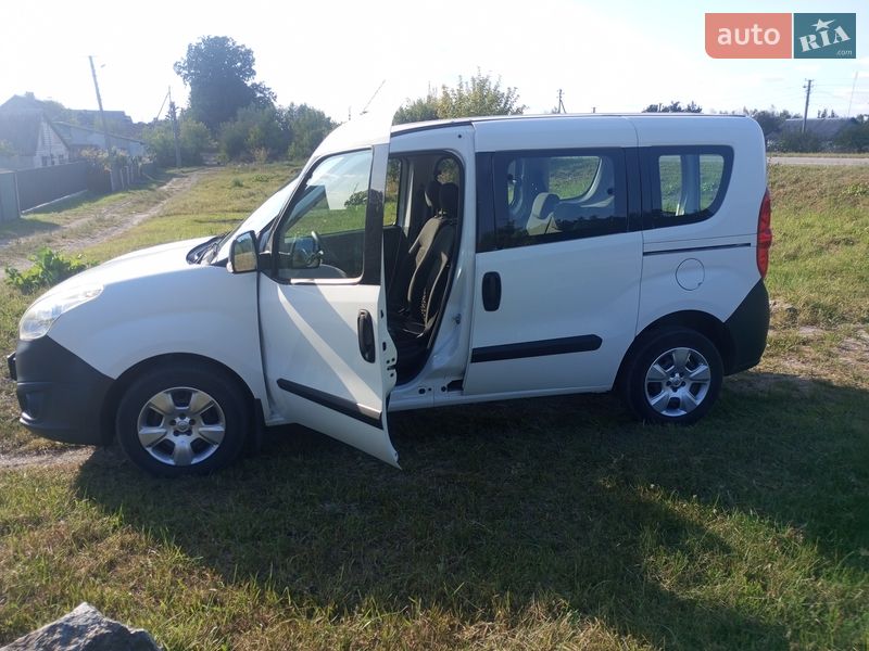 Мінівен Opel Combo 2015 в Житомирі