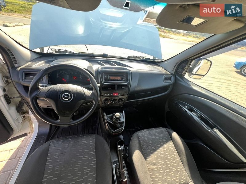 Вантажний фургон Opel Combo 2017 в Одесі