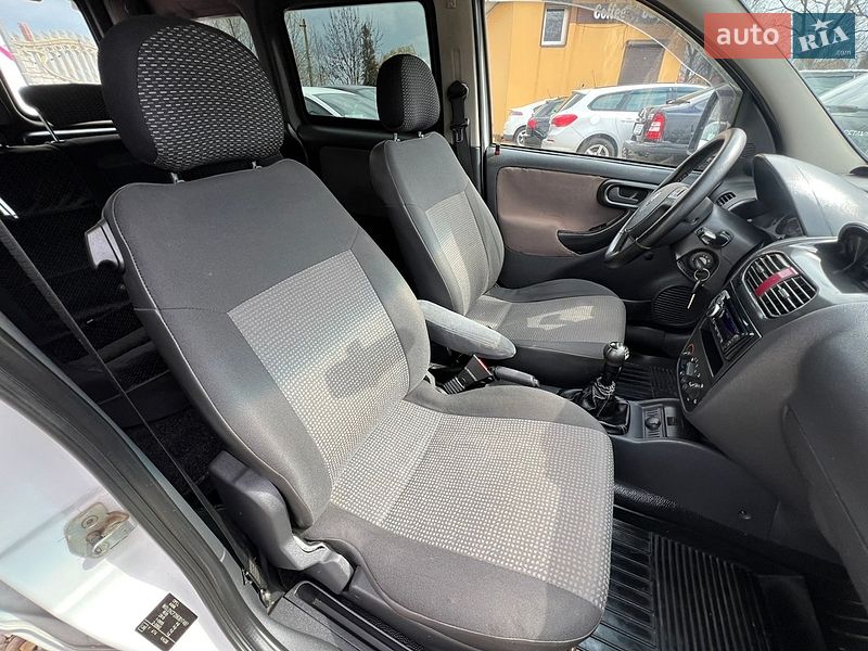 Минивэн Opel Combo 2005 в Коломые