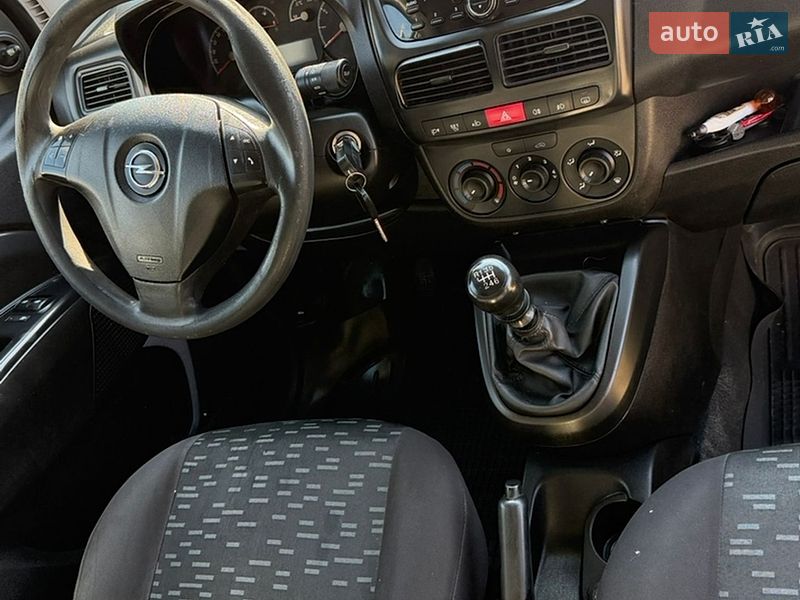 Грузовой фургон Opel Combo 2015 в Умани