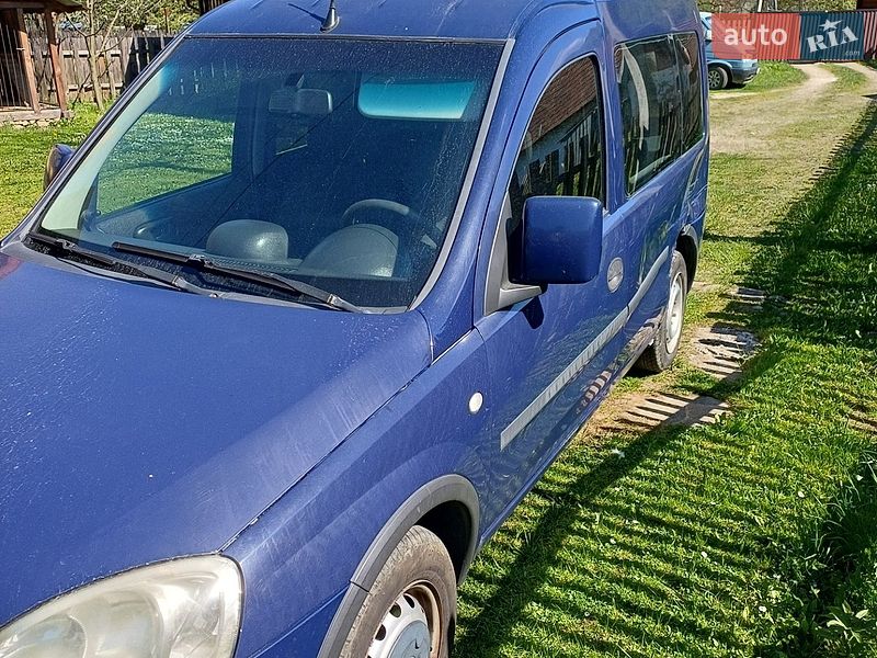 Мінівен Opel Combo 2005 в Косові