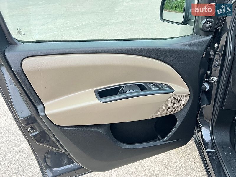 Мінівен Opel Combo 2012 в Дрогобичі