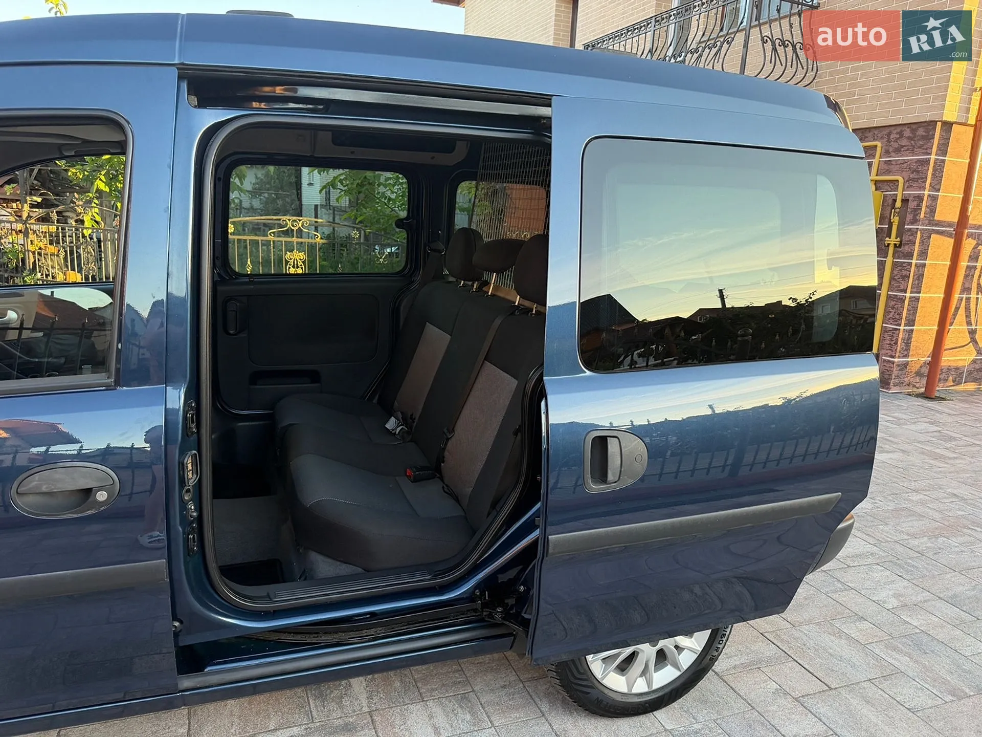 2010 Opel Combo - мініатюра 28