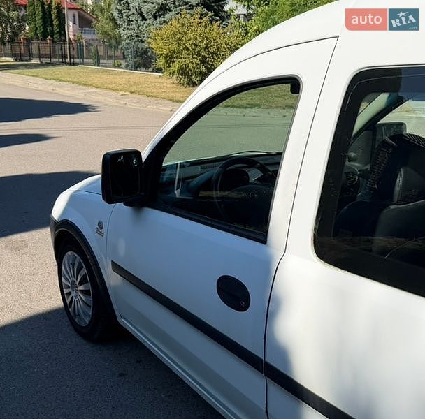 Мінівен Opel Combo 2010 в Луцьку