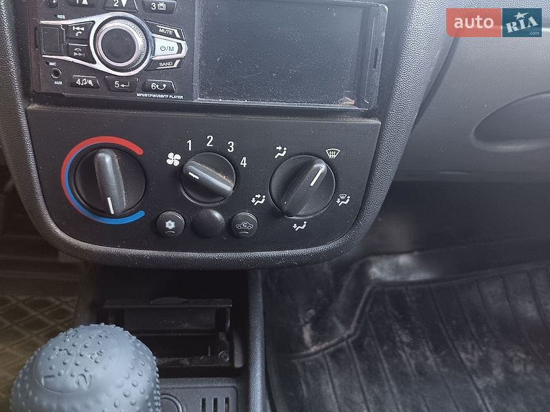 Вантажний фургон Opel Combo 2004 в Чернігові