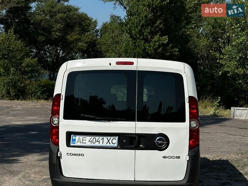Вантажний фургон Opel Combo 2016 в Кам'янському