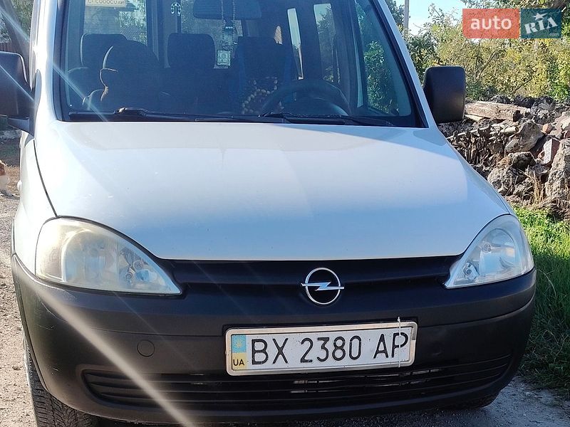 Минивэн Opel Combo 2005 в Сатанове