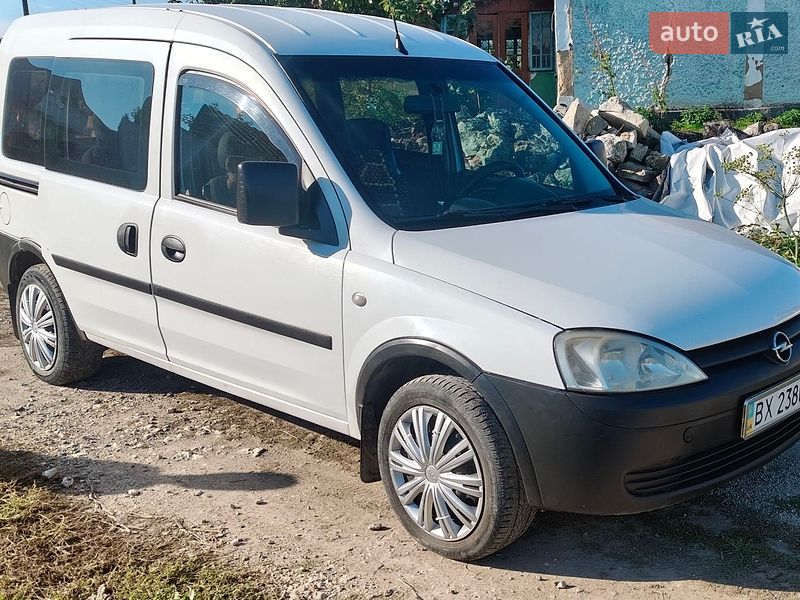 Минивэн Opel Combo 2005 в Сатанове