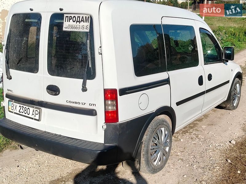 Минивэн Opel Combo 2005 в Сатанове