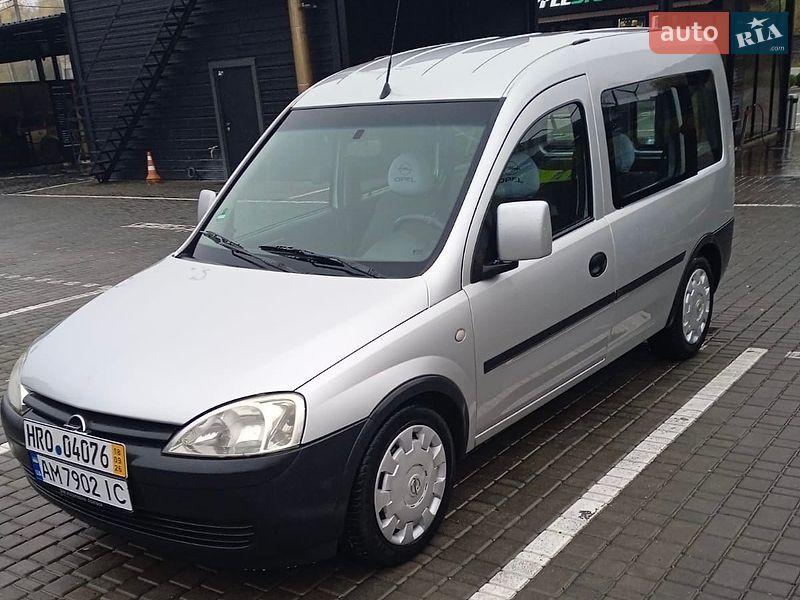 Минивэн Opel Combo 2005 в Звягеле Минивэн Opel Combo 2005 в Звягеле