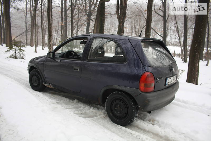 Хэтчбек Opel Corsa 1995 в Черновцах