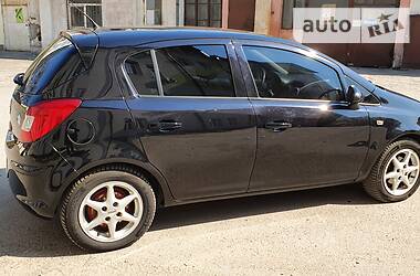 Хетчбек Opel Corsa 2008 в 