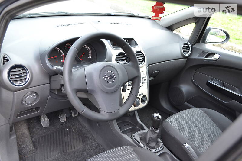 Хетчбек Opel Corsa 2009 в Калуші