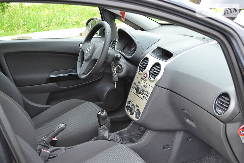 Хетчбек Opel Corsa 2009 в Калуші