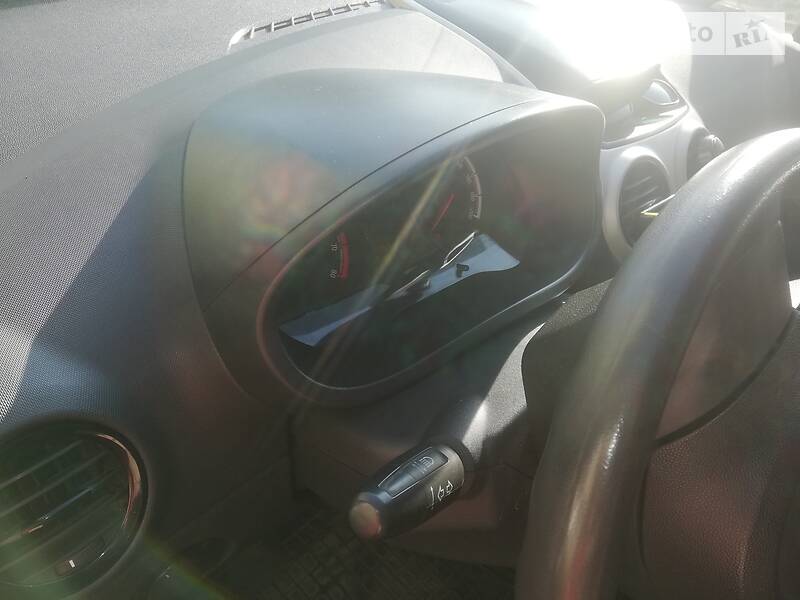 Седан Opel Corsa 2006 в Івано-Франківську