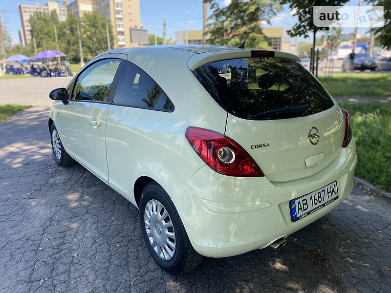 Хетчбек Opel Corsa 2011 в Вінниці