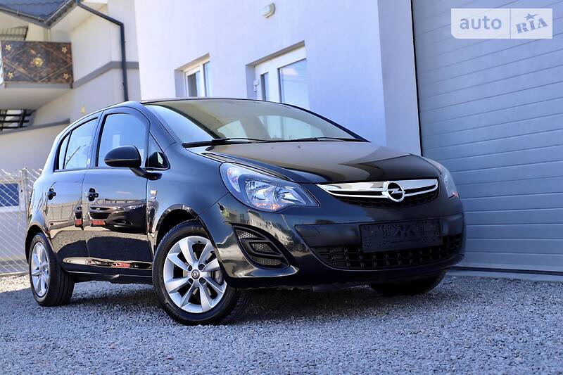 Хетчбек Opel Corsa 2015 в Дрогобичі