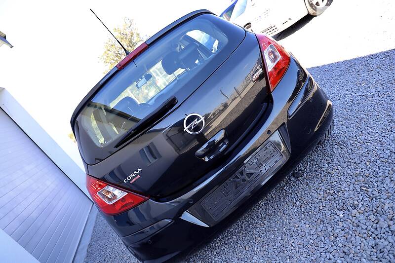 Хетчбек Opel Corsa 2015 в Дрогобичі