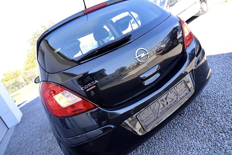 Хетчбек Opel Corsa 2015 в Дрогобичі