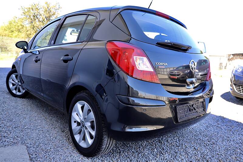 Хетчбек Opel Corsa 2015 в Дрогобичі