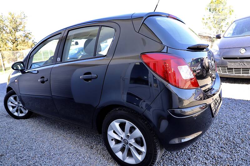 Хетчбек Opel Corsa 2015 в Дрогобичі