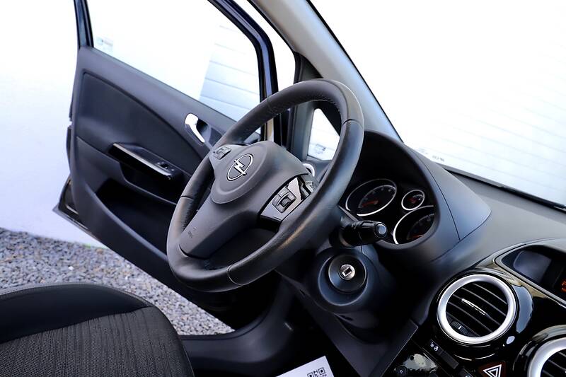 Хетчбек Opel Corsa 2015 в Дрогобичі