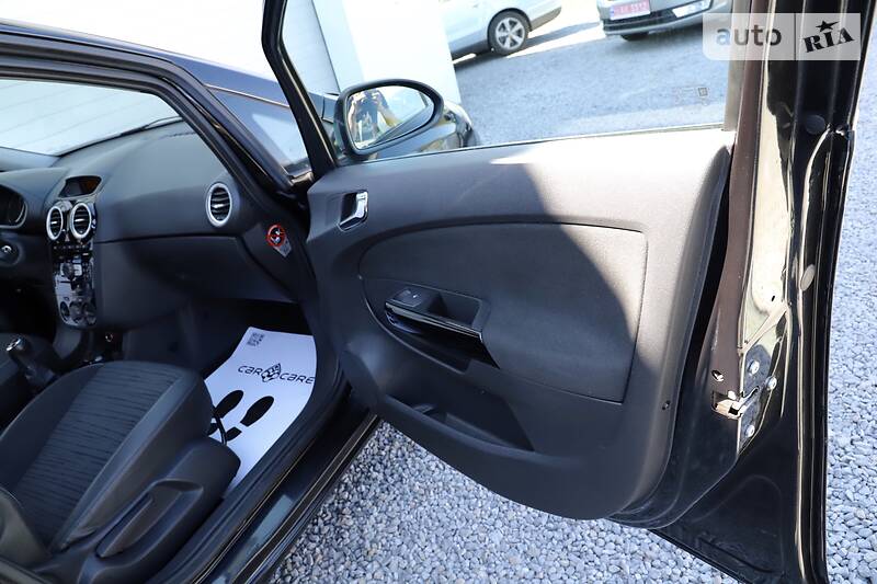 Хетчбек Opel Corsa 2015 в Дрогобичі