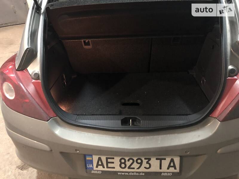 Хэтчбек Opel Corsa 2013 в Днепре