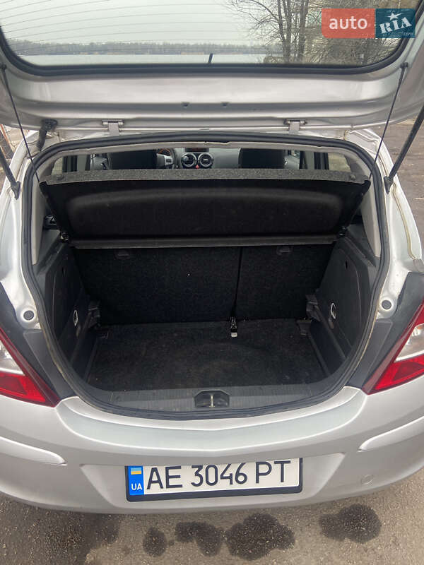 Хэтчбек Opel Corsa 2013 в Днепре