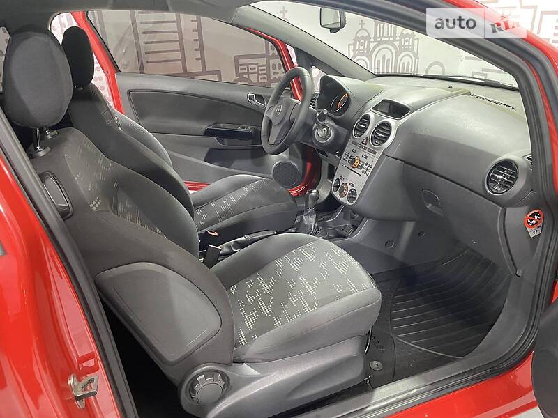 Хэтчбек Opel Corsa 2012 в Киеве