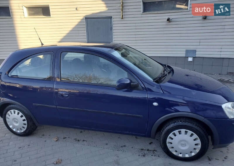 Хэтчбек Opel Corsa 2003 в Черновцах