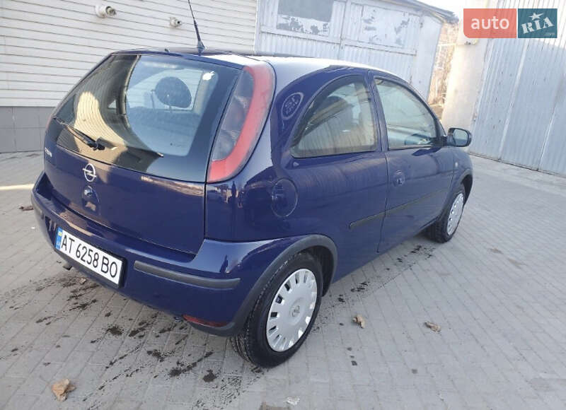 Хэтчбек Opel Corsa 2003 в Черновцах