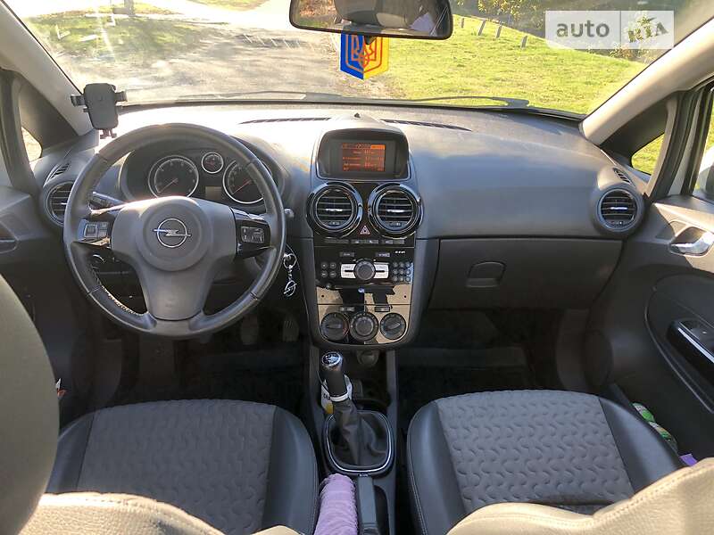Хетчбек Opel Corsa 2013 в Києві