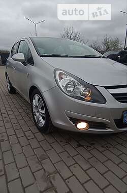 Хэтчбек Opel Corsa 2010 в Ивано-Франковске