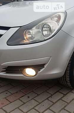 Хэтчбек Opel Corsa 2010 в Ивано-Франковске