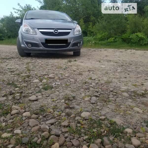 Хэтчбек Opel Corsa 2009 в Ивано-Франковске