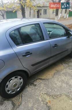 Хэтчбек Opel Corsa 2007 в 