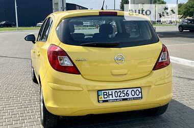 Хэтчбек Opel Corsa 2013 в 