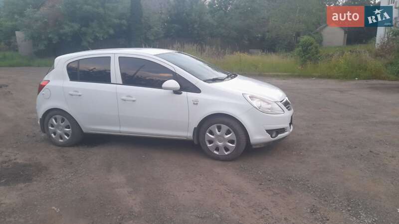 Хэтчбек Opel Corsa 2008 в Перечине