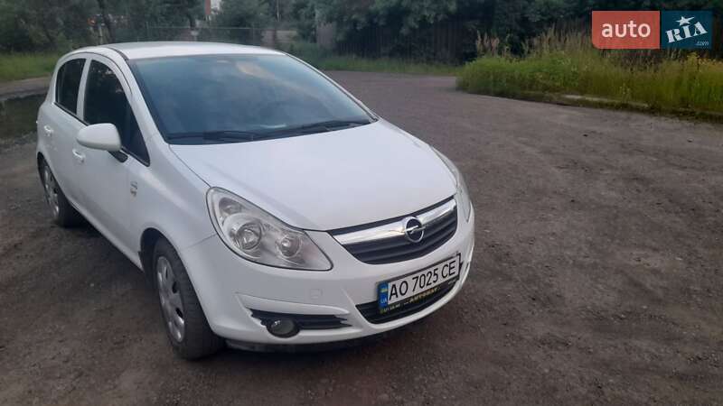 Хэтчбек Opel Corsa 2008 в Перечине