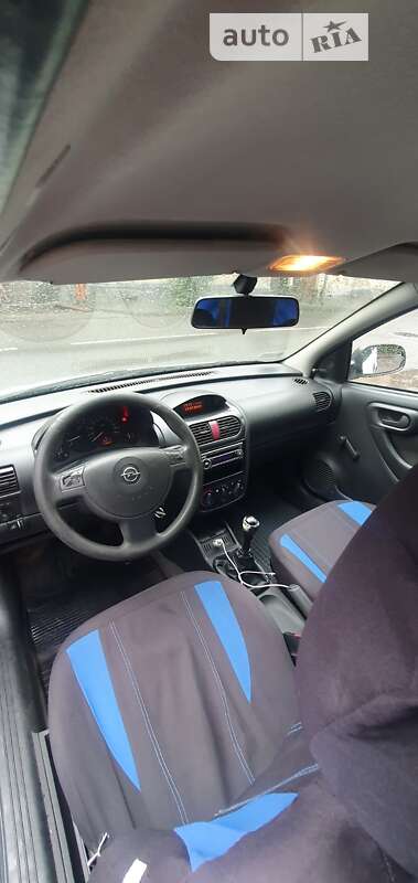 Хэтчбек Opel Corsa 2005 в Львове