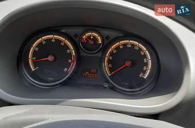 Хэтчбек Opel Corsa 2011 в 