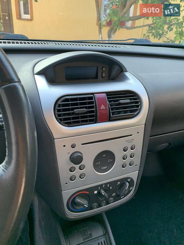 Хэтчбек Opel Corsa 2003 в Золочеве
