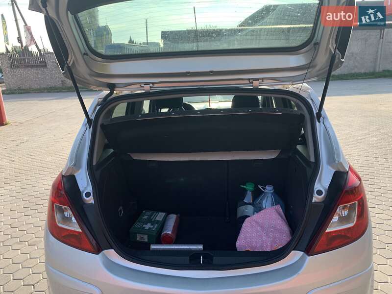 Хэтчбек Opel Corsa 2011 в Кременце