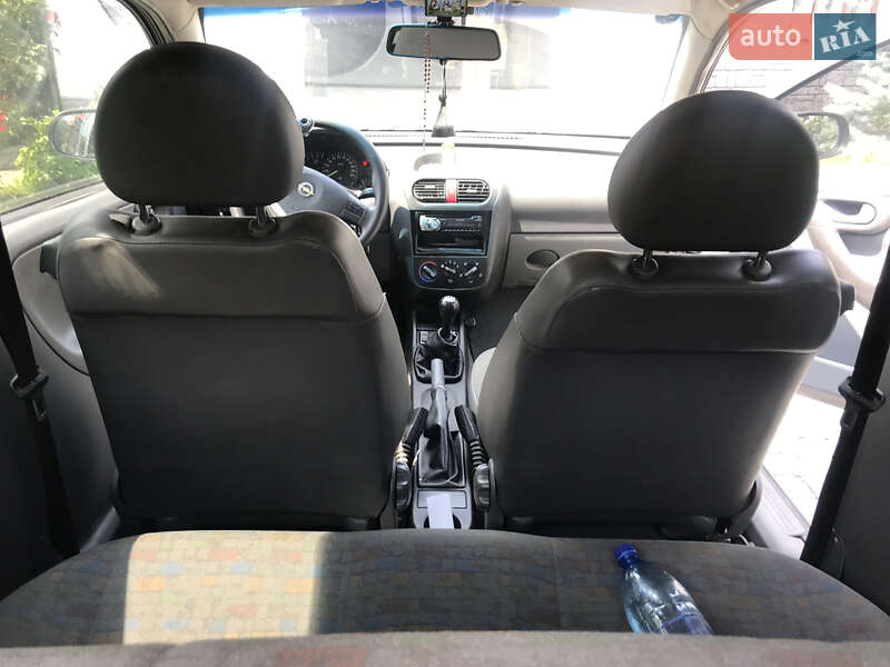 Хэтчбек Opel Corsa 2001 в Сваляве